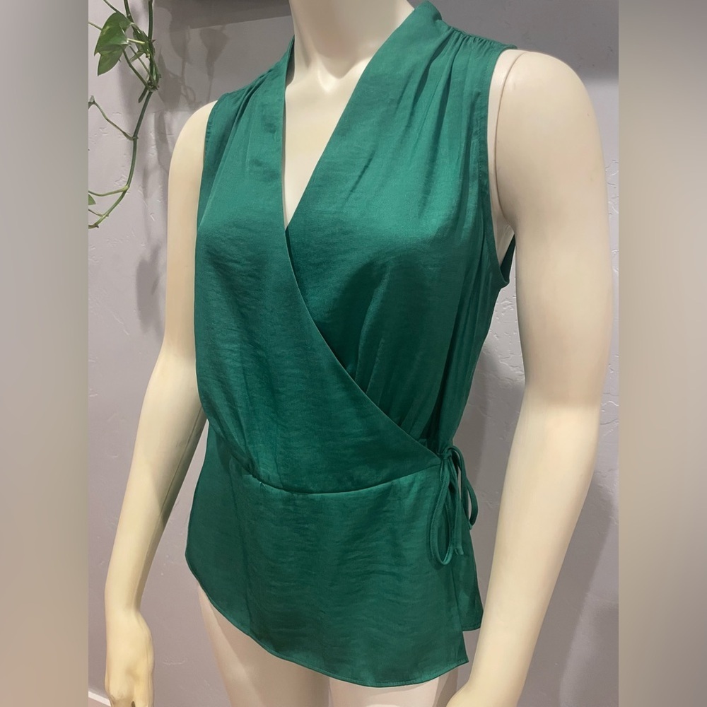 New banana republic emerald Green Wrap Top size S